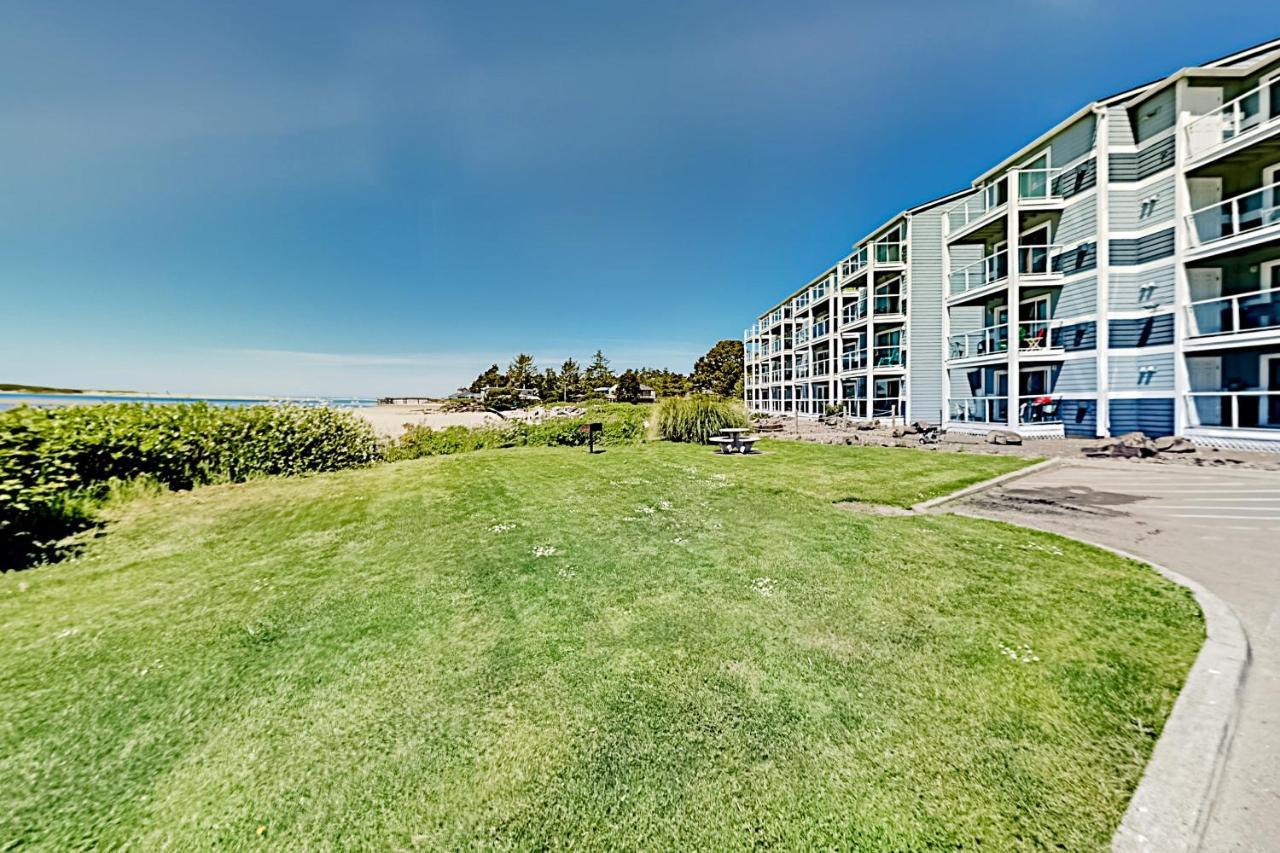 New Listing! Bay-View Beauty With Private Balcony Condo Lincoln City Luaran gambar