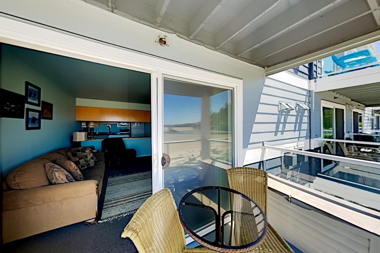 New Listing! Bay-View Beauty With Private Balcony Condo Lincoln City Luaran gambar