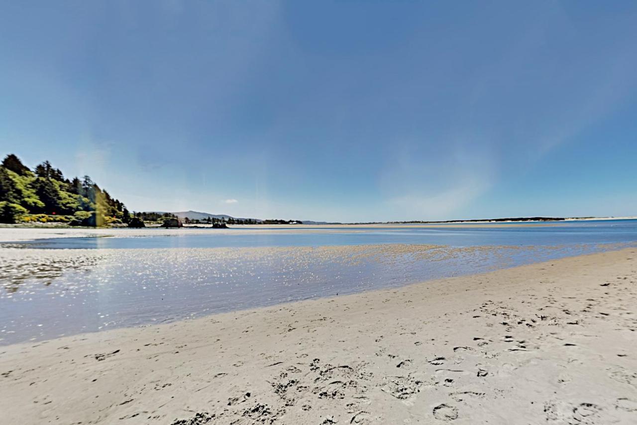 New Listing! Bay-View Beauty With Private Balcony Condo Lincoln City Luaran gambar