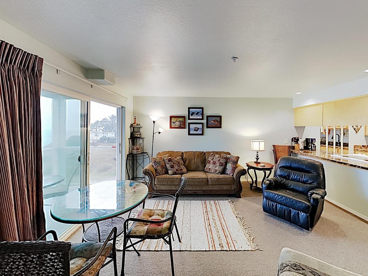 New Listing! Bay-View Beauty With Private Balcony Condo Lincoln City Luaran gambar