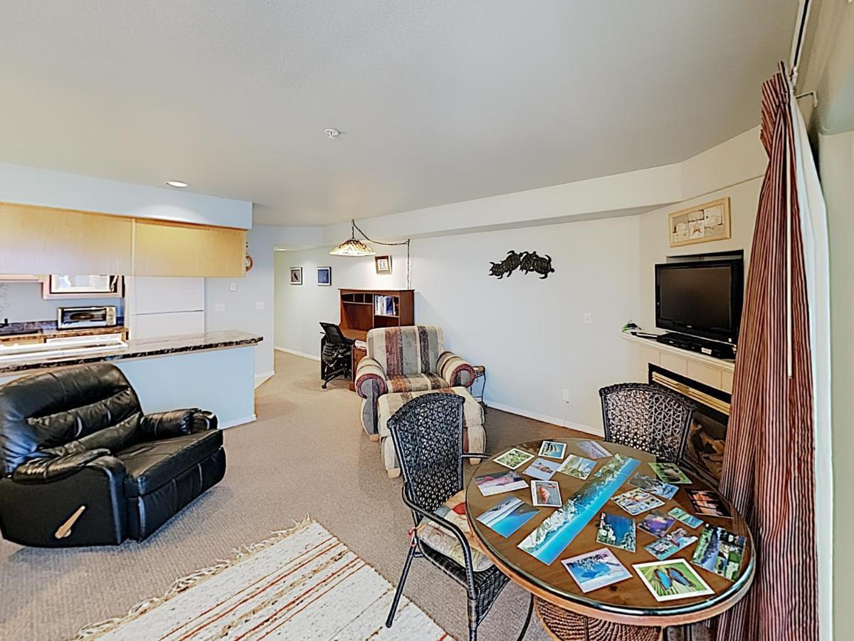 New Listing! Bay-View Beauty With Private Balcony Condo Lincoln City Luaran gambar